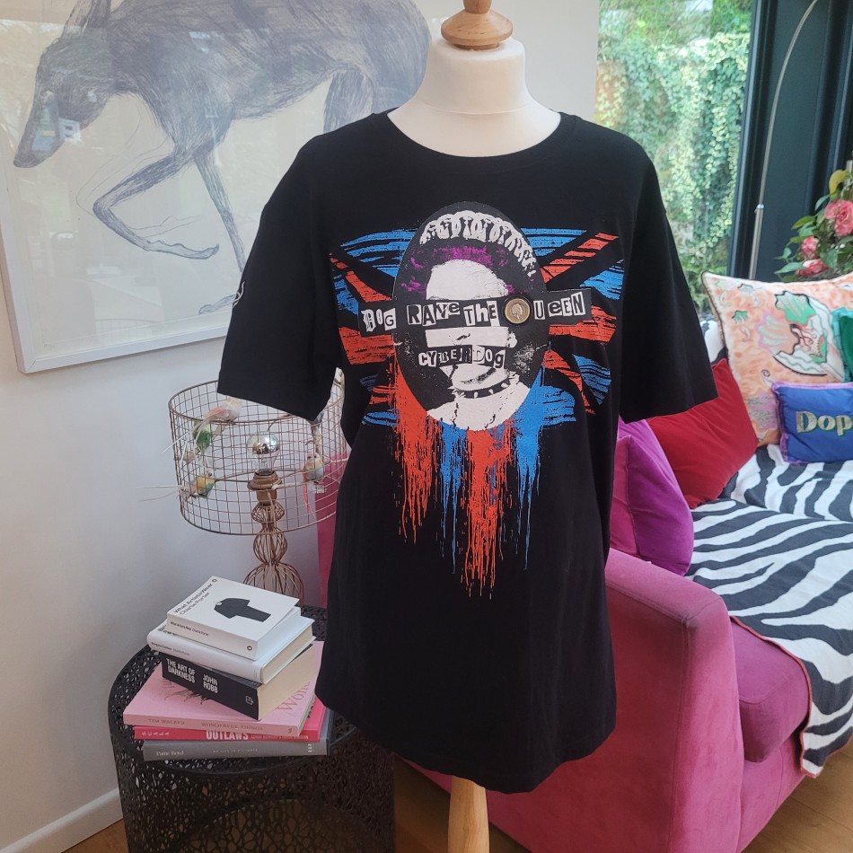 Dog Rave the Queen Tee