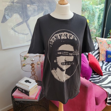 Save the Queen Black Tee
